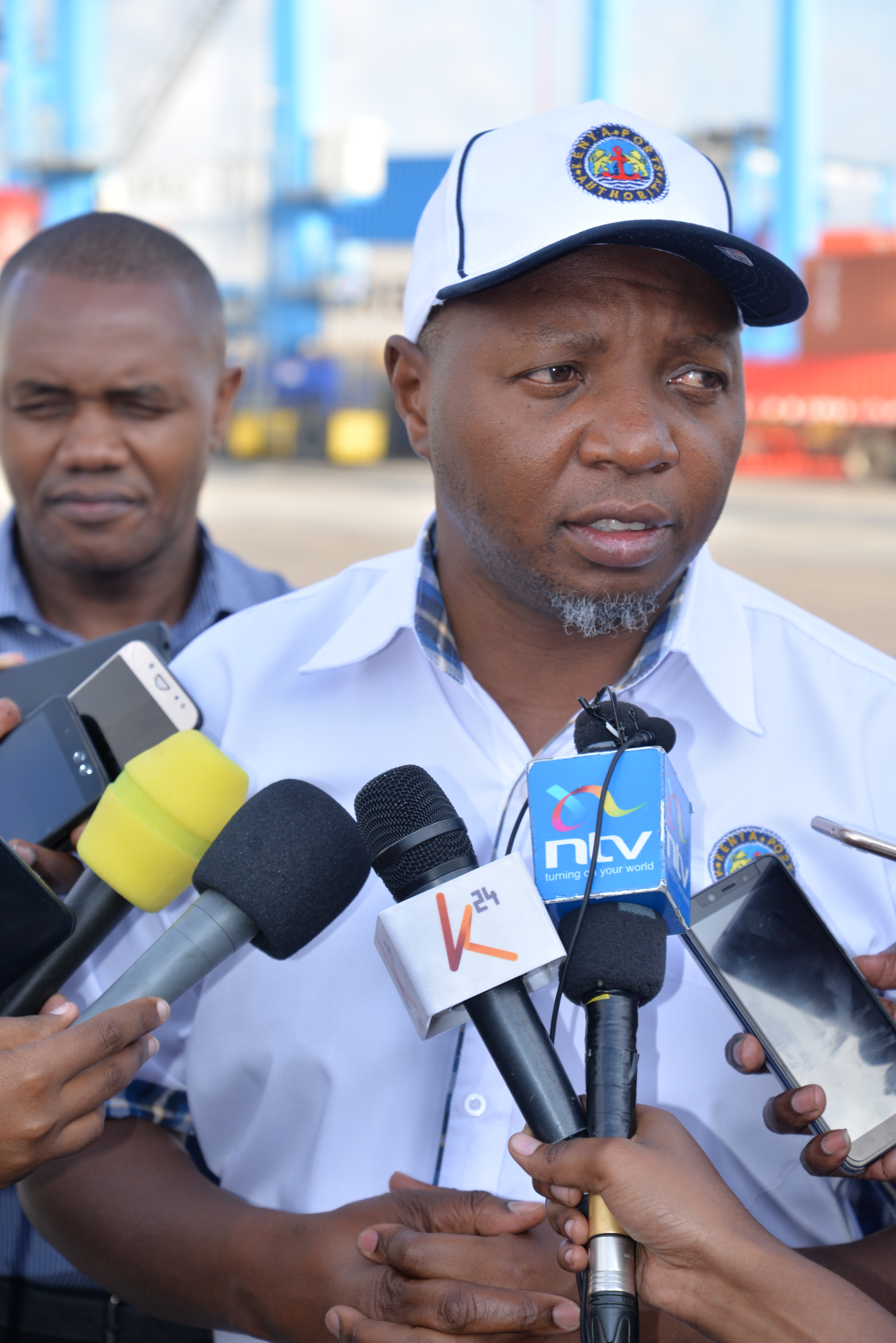 KPA MD ADDRESSING JOURNALISTS WHO WERE ON FARMILIRIZATION TOUR OF THE PORT YESTERDAY.jpg